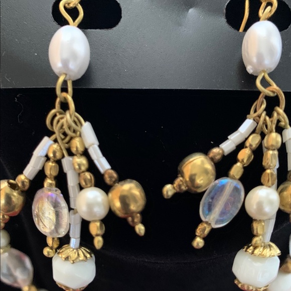 Pretty Bead Necklace and Earrings - Picture 3 of 4